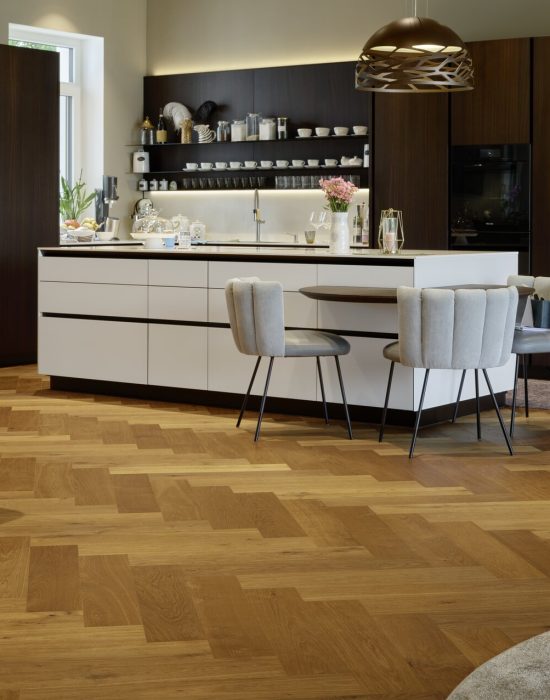 18830-EICHE Vulcano Medium Fischgrät 90° gebürstet natur geölt_ Copyright_Mathias Lixl-mafi.com